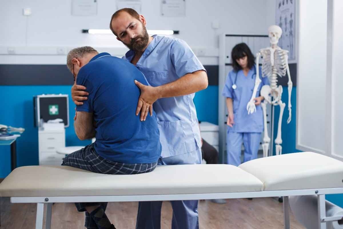 How to Choose the Best Slip Disc Treatment in Greater Noida West?
